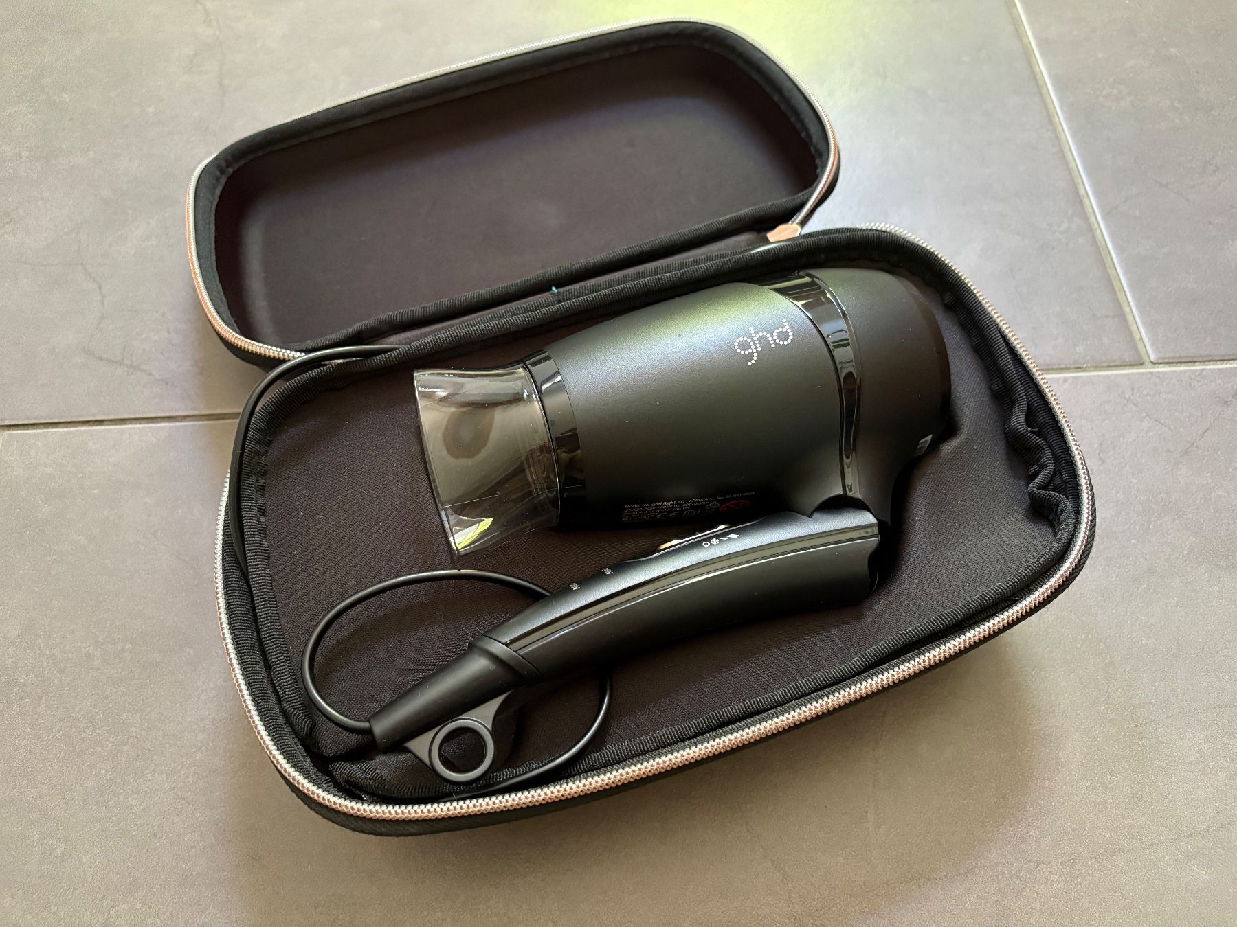 GHD Sèche-cheveux: ghd flight Reiseföhn / Haartrockner – D'occasion à Brittnau par Arves