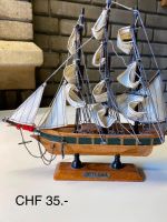 10 Dekoratives  Holz Modellschiff