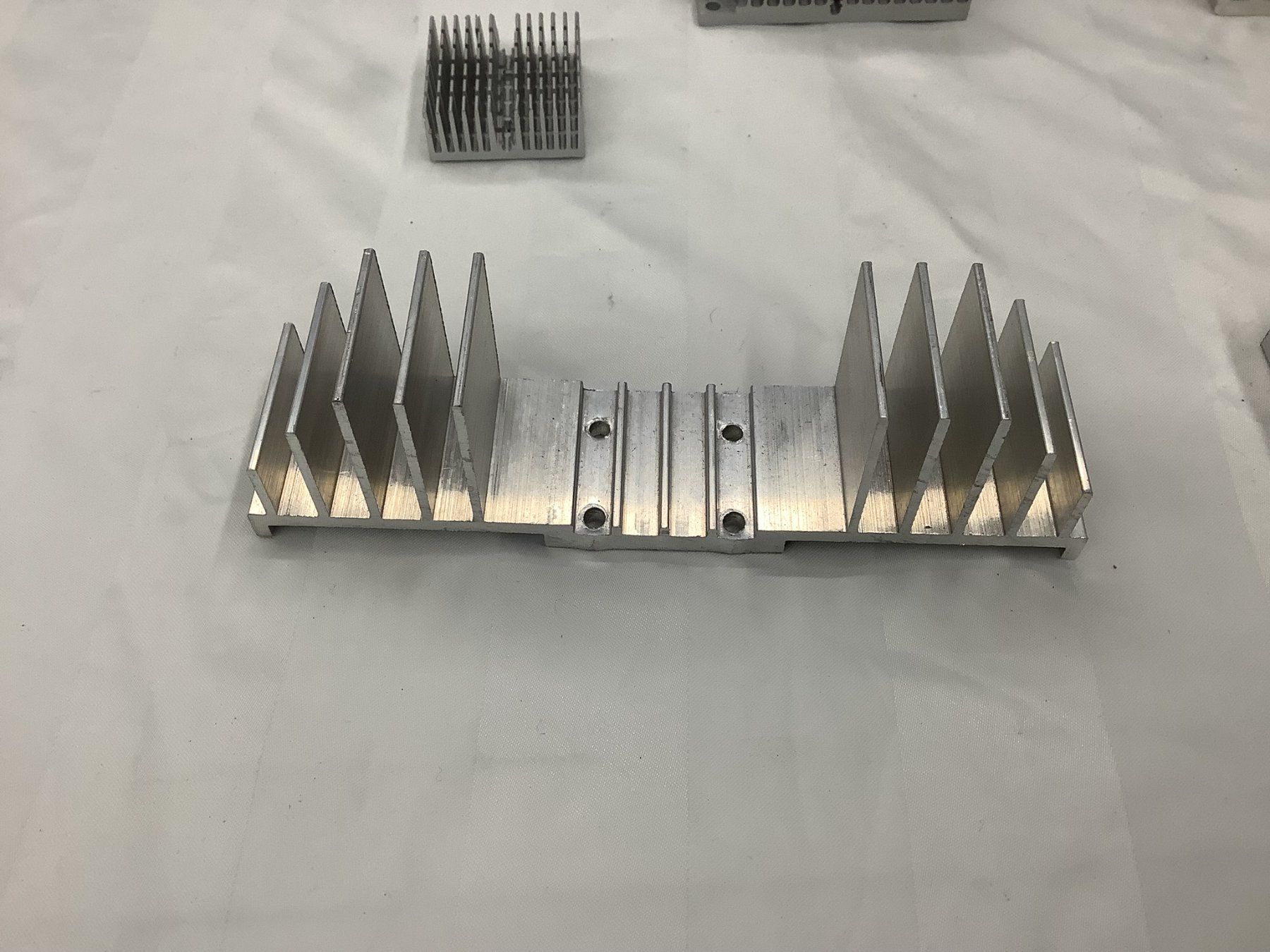 Componenti elettronici: KÜHLKÖRPER ALUMINIUM – Usato da Glarus venduto da Mdelphi 1