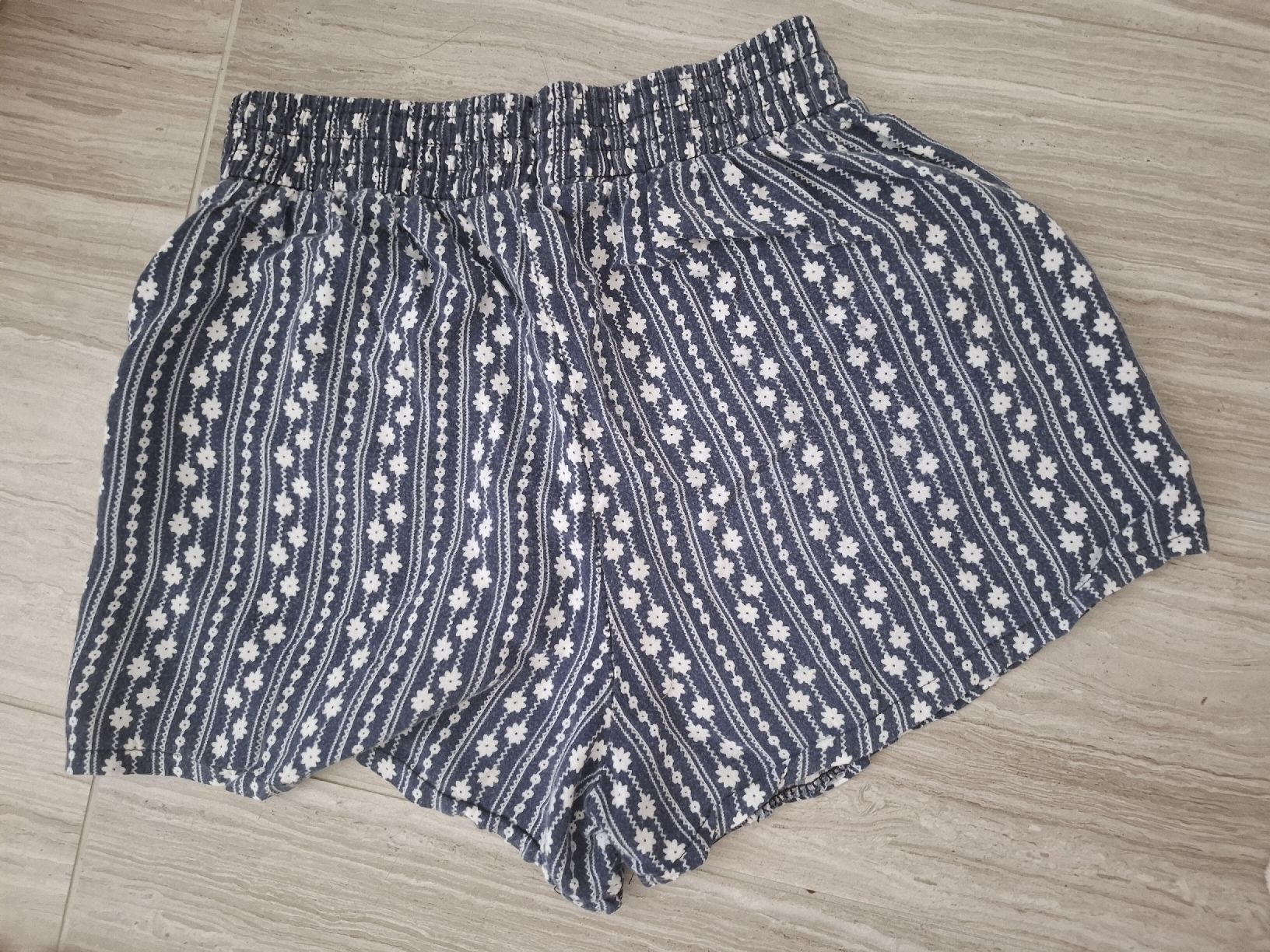 Pantaloni: short bleu blanc taille S – Usato da Ecublens FR venduto da ame_y8tq 2