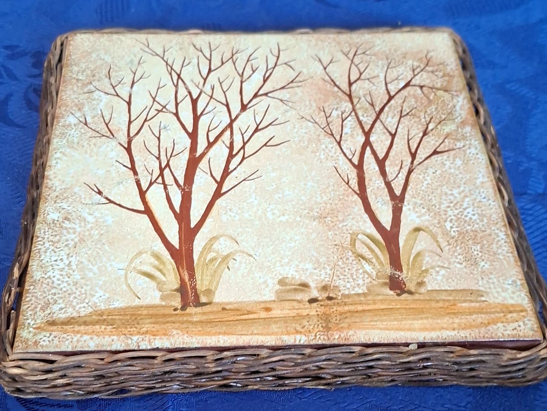 Tutte le decorazioni: Dekotablett mit Bäumen 22x22cm – Usato da Marbach LU venduto da antanarivo