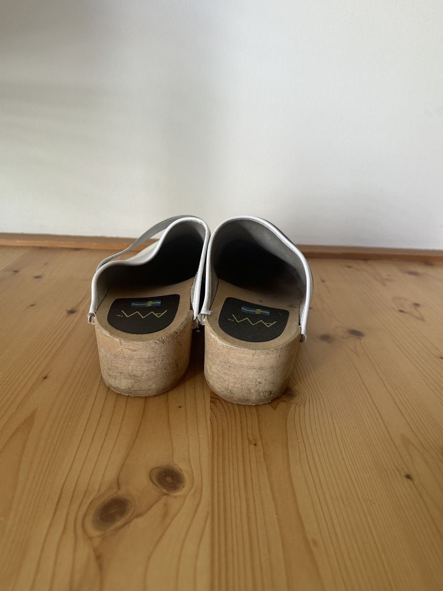 Scarpe da uomo: Schwedische Clogs weiss EU 44 – Usato da Basel venduto da wardrobeupdate 2