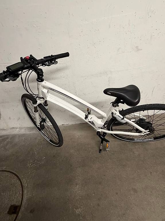 Biciclette: City E-Bike weiss gebraucht – Usato da Oberentfelden venduto da celtic52