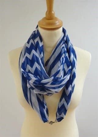 Originelles Foulard / Loop mit Zierschliesse