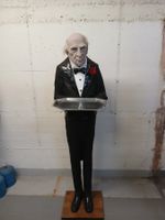 LEBENSGROSSE BUTLER FIGUR MIT TABLETT 178CM GROSS BEWEGLICH