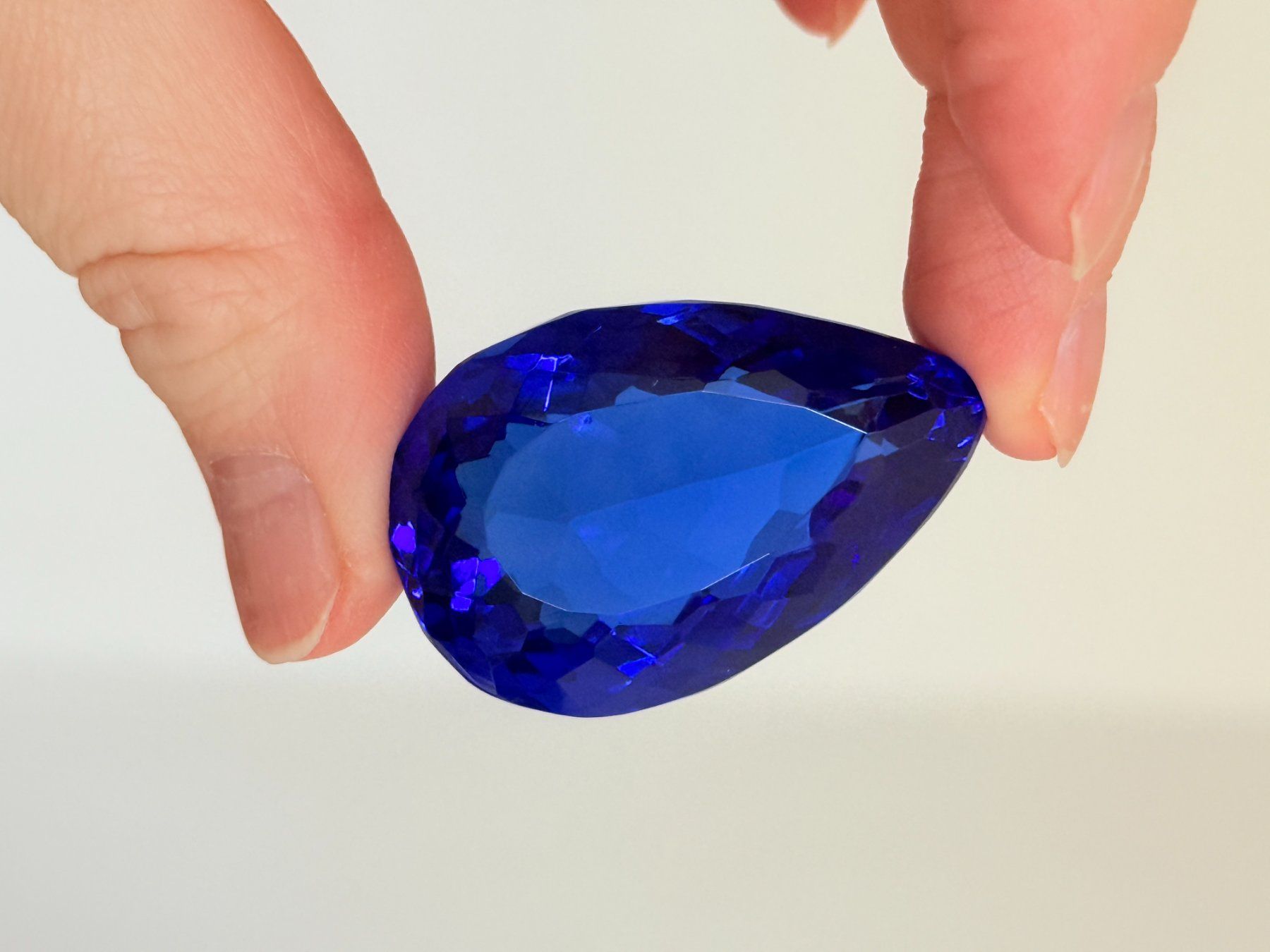 Minerali & Pietre curative: Certified 122.25 Ct – Nuovo e nell'imballaggio originale da Genève venduto da AWWA 1