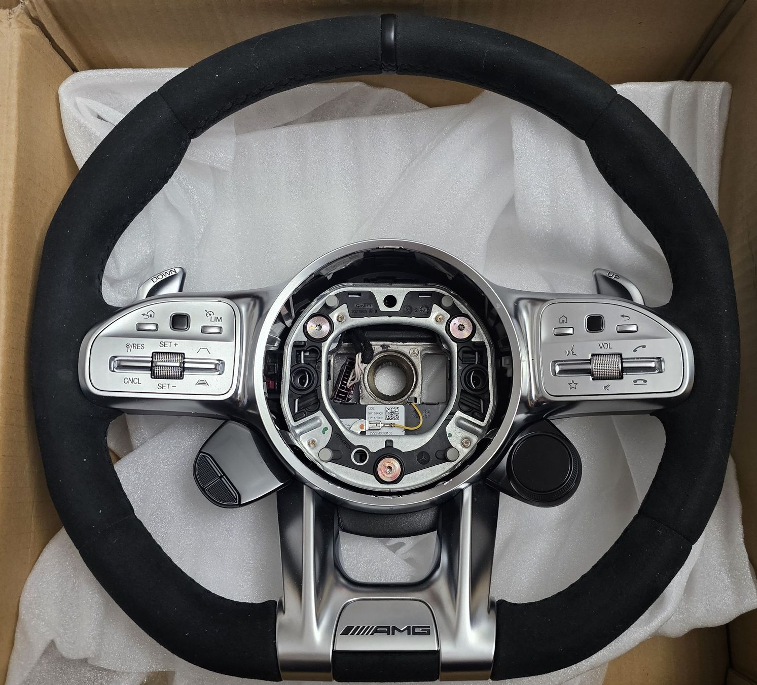 Mercedes-Benz Toutes les pièces auto: AMG Lenkrad Alcantara gebraucht – D'occasion à Adligenswil par nik224
