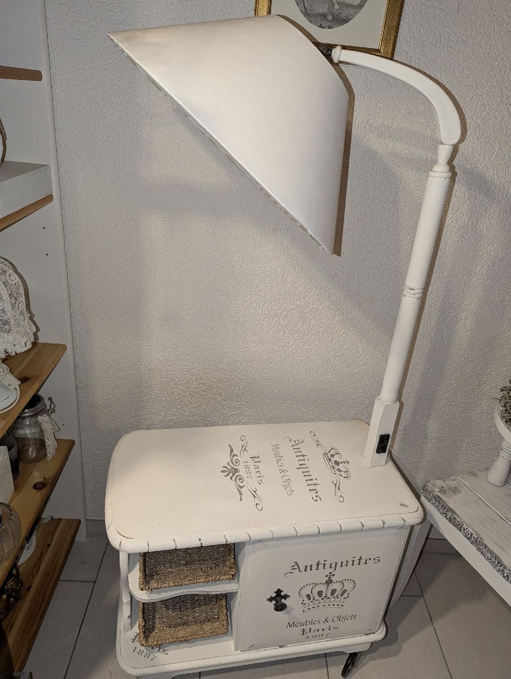 Tables: Lesetisch shabby chic – D'occasion à Bettlach par Costmiri