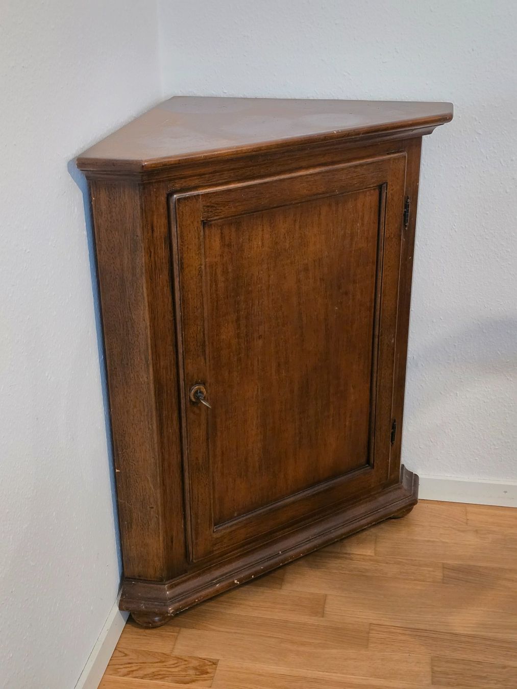 Schränke: Praktischer Eckschrank / Eckkommode (Echtholz) – Gebraucht aus Ennetbaden von cyrill_94