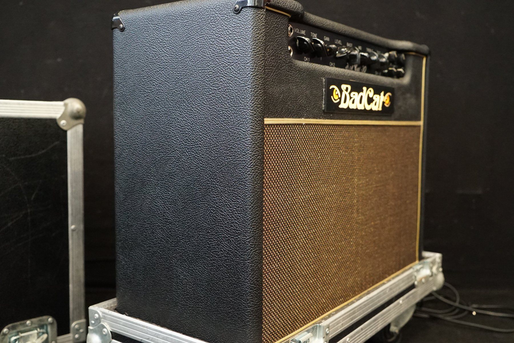 Amplificateurs: Bad Cat Hot Cat 30 Guitar Combo mit Case – D'occasion à Ortschwaben par Musictrade 3