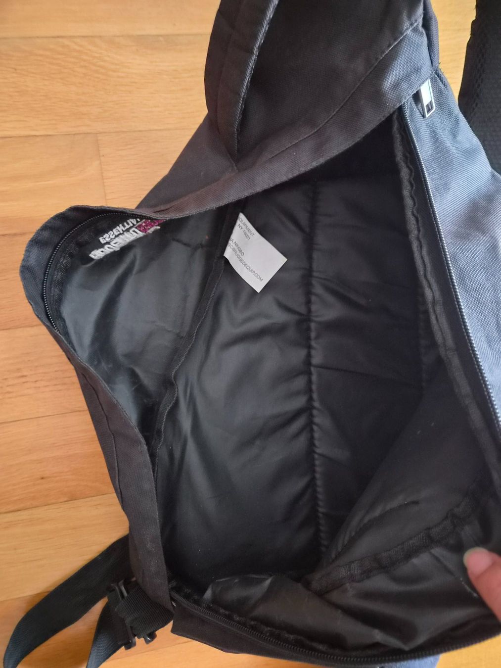 Rucksäcke: Adventuridge Essentials Umhängetasche in Schwarz Grau – Gebraucht aus Volketswil von Kandelaber 3