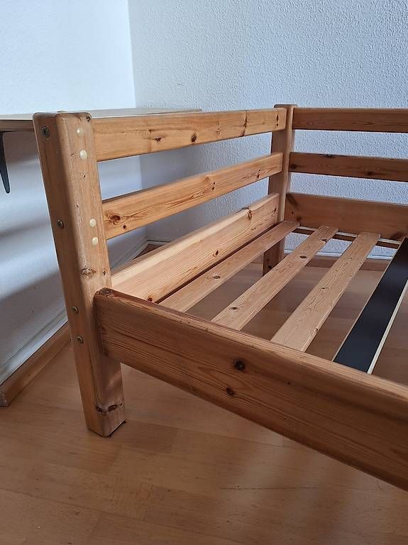 Betten: Einzel Holzbett  – Gebraucht aus Basel von ant_ln6v 1