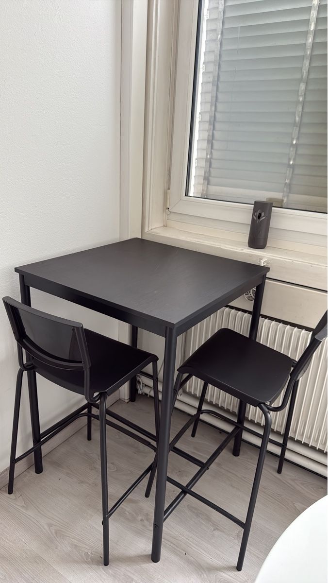Set di tavolo e panche: Folding Table and Chairs Set - Black Metal - Compact! – Usato da Neuenegg venduto da ttd_2pr6