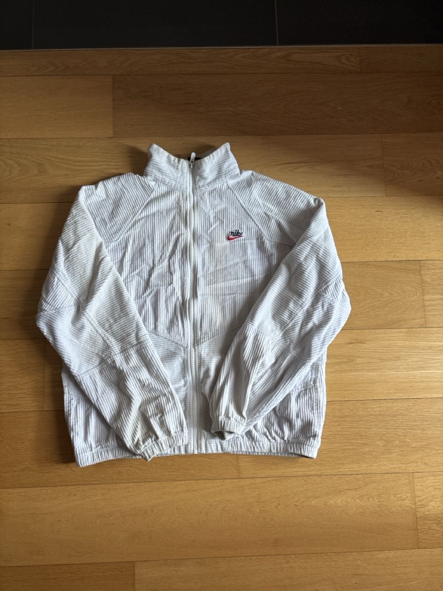 Nike Giacche: Vintage Nike Jacket White – Usato da Effretikon venduto da StoneIsland8604