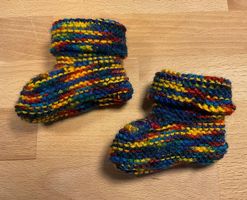 Babysocken / Finkli 🔵🔴🟡- handgestrickt - ab Geburt - NEU