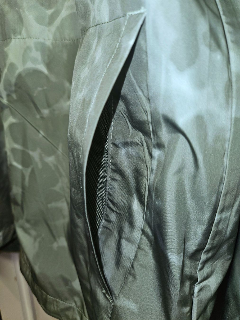 North Face Giacche: THE NORTH FACE Laufjacke / Windbreaker M – Nuovo (secondo la descrizione) da Zürich venduto da BeyTYGURUM 7