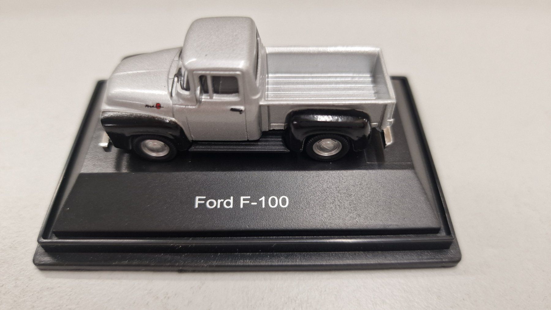 Ford Modellautos: Modellauto 1/87, Ford F-100, grau – Neu und originalverpackt aus Weisslingen von and-lo73 1
