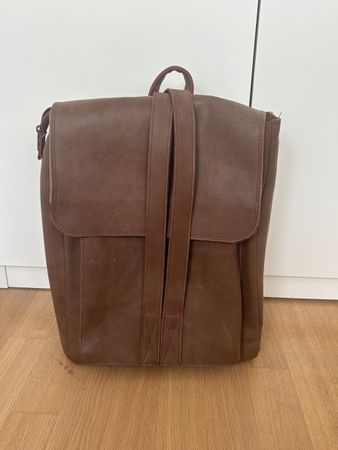 Titre : Sac à dos en cuir véritable – fait main sur mesure