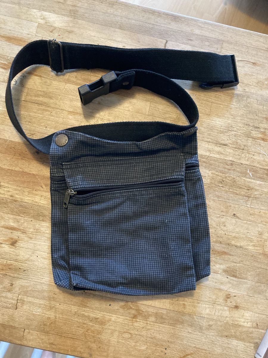 Taschen: Bauchtasche – Gebraucht aus Basel von Myriam3