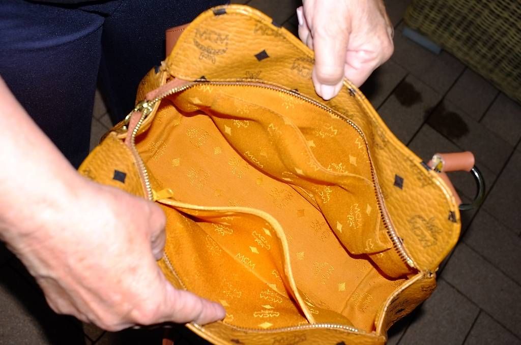 Taschen für Damen: MCM Handtasche mit Echtheitszertifikat – Gebraucht aus Vésenaz von Enya001 4
