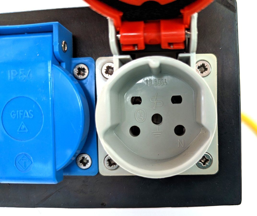 GIFAS Elettrotecnica: mobiler Stromverteiler GIFAS  400 Volt mit FI-Schalter – Usato da Uetikon am See venduto da Tomarrani 5