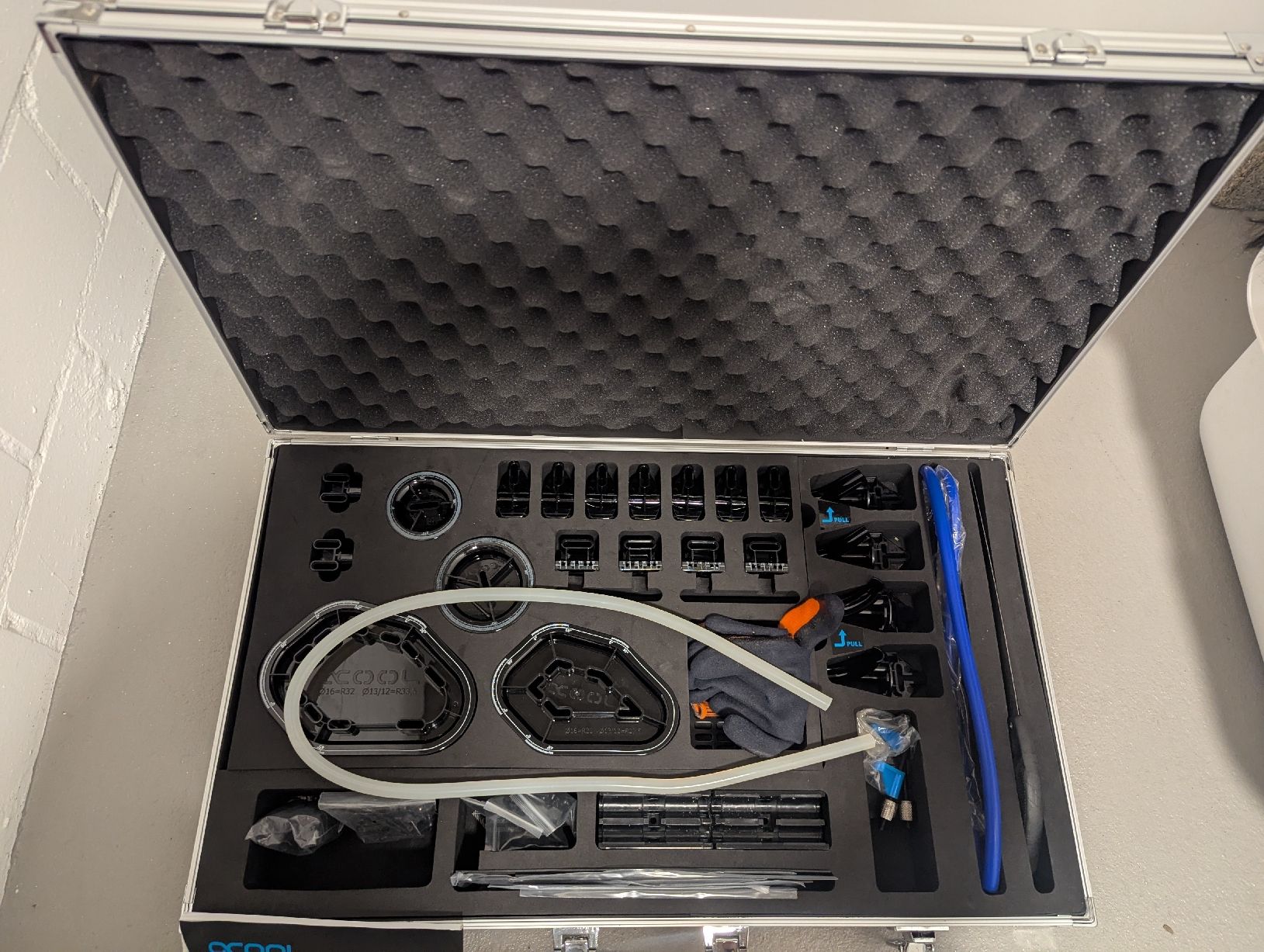 PCs: Alphacool Eiskoffer – Neu (gemäss Beschreibung) aus Arth von fuxxxli 1
