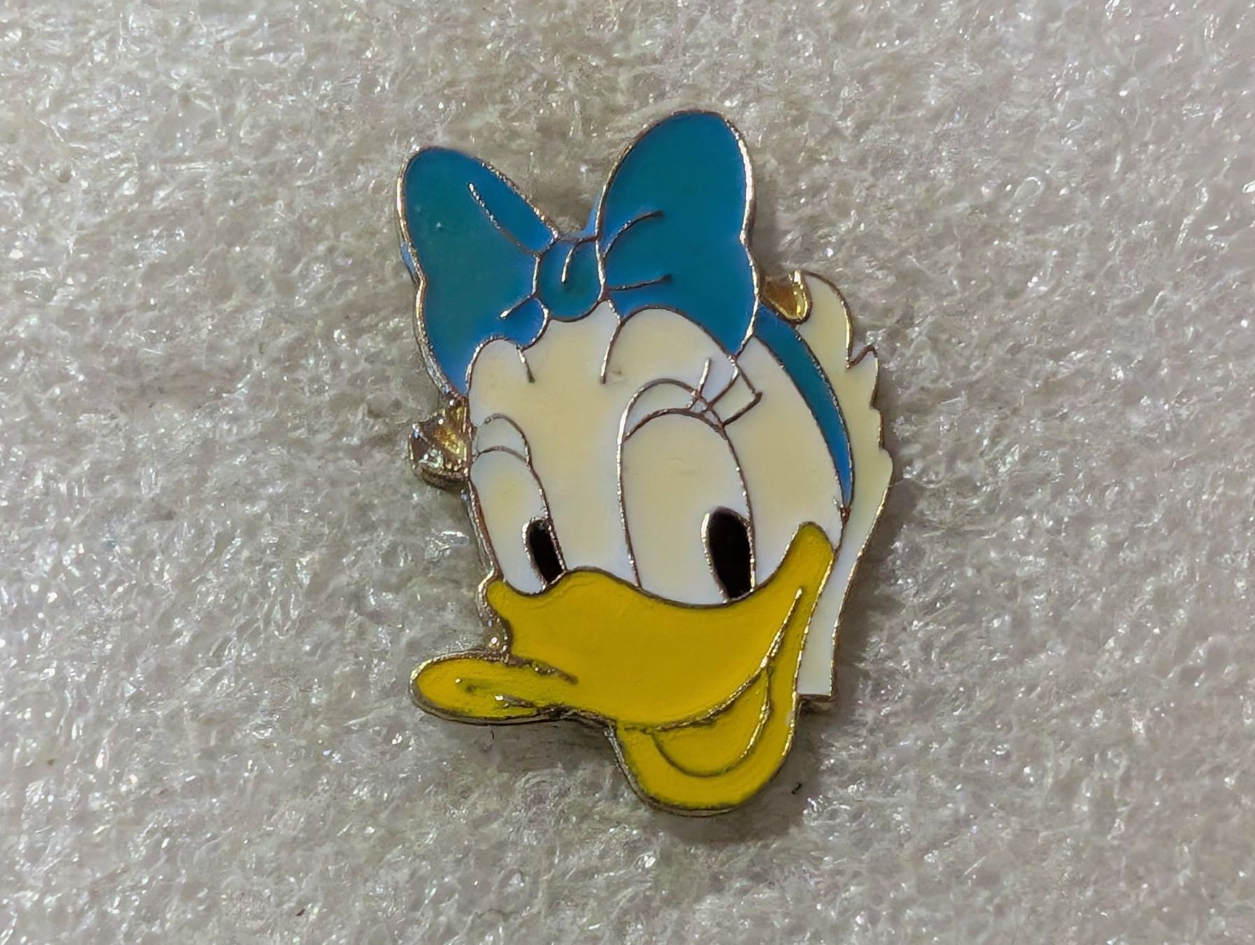 Placchette & Badge: Ansteckpin 198: Disney Daisy Duck – Usato da Oppligen venduto da Pin-Fall-Shop