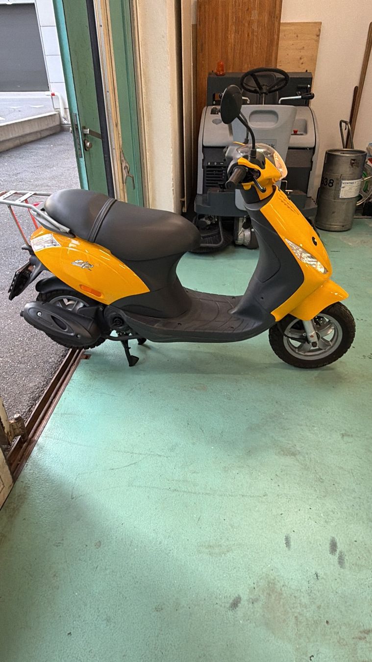 Piaggio Scooter: Piaggio Zip Ex Poste 45km/h – Difettoso da La Tour-de-Peilz venduto da ros_2zp8