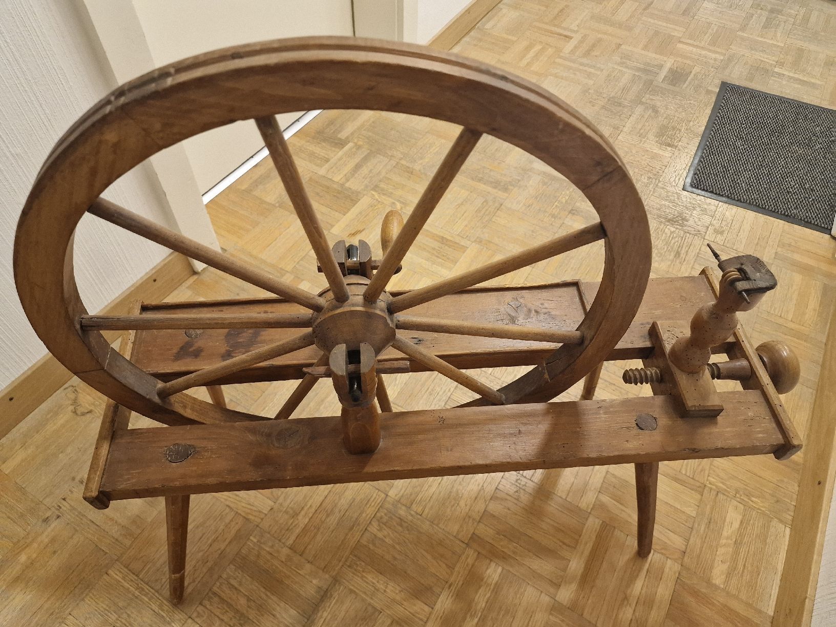Ruote per filare: Roue à filer ancienne en bois  – Usato da La Chaux-de-Fonds venduto da Ric_m628 2