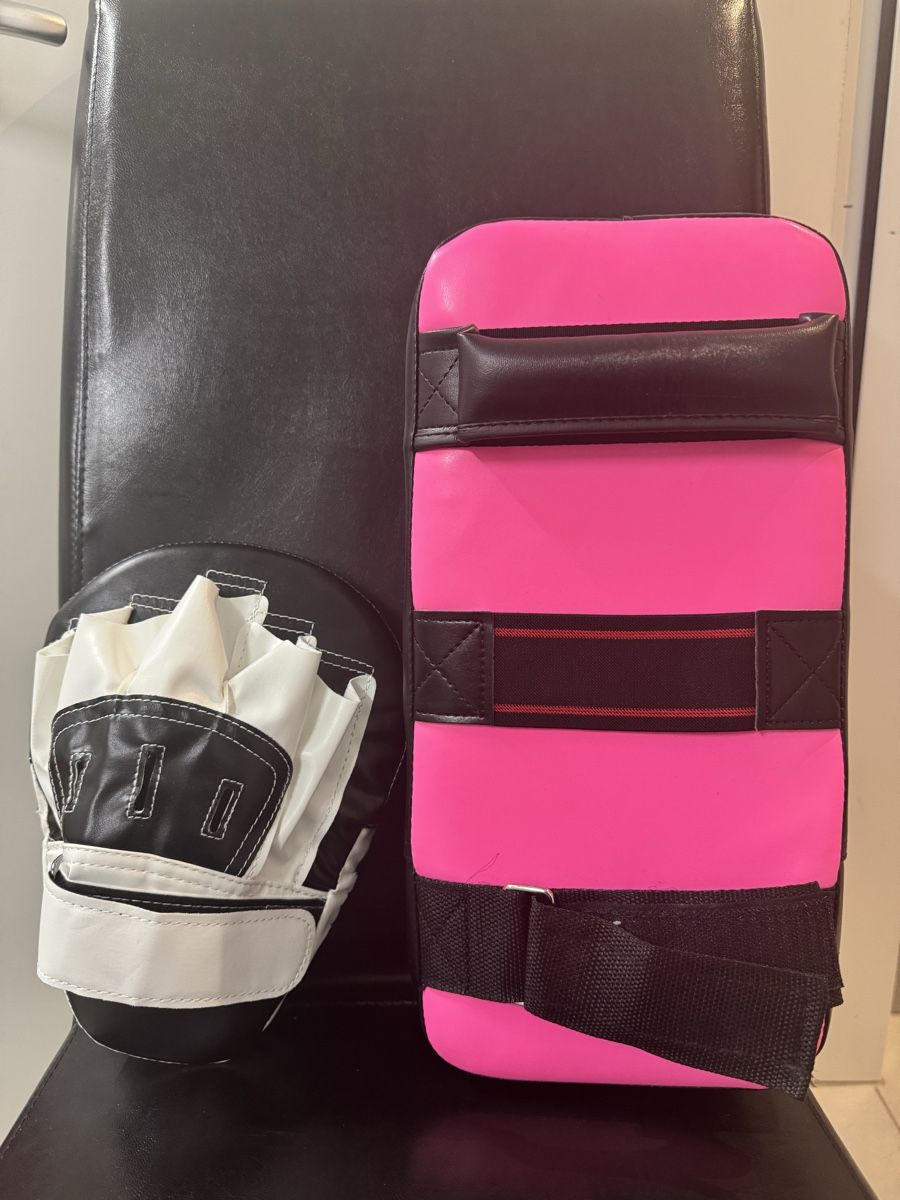 Guanti & manicotti: Boxhandschuhe und Schlagkissen Set – Nuovo (secondo la descrizione) da Wallisellen venduto da nic_o08 1