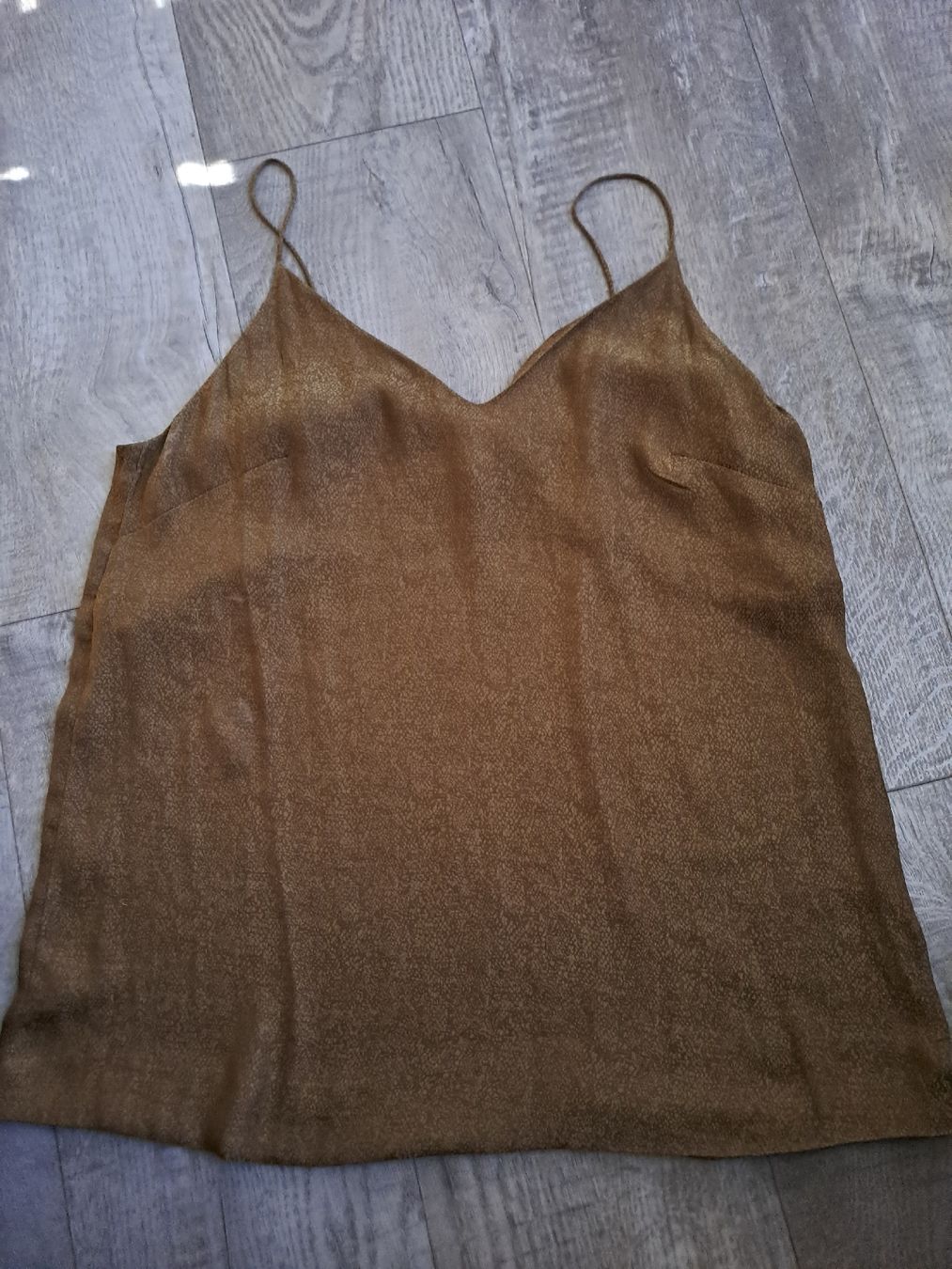 Tops: Top H&M olivgrün mit Muster Gr. 42  – D'occasion à Rickenbach LU par bishiida
