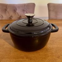 Schwarzer Gusseisentopf – 2.5 Liter – Wie neu 🫕