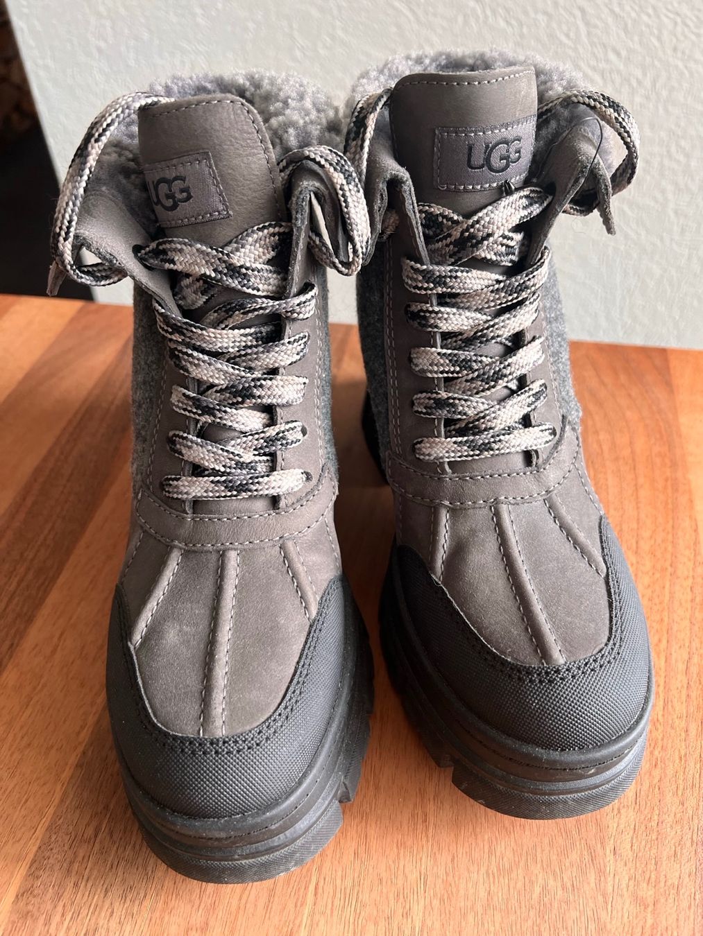 Ugg Damenschuhe: Bottes hiver fourrées UGG  Taille 36 – Gebraucht aus Niederwangen BE von audreychkaya 1