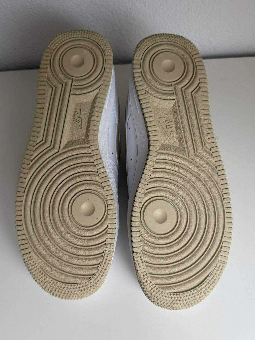 Nike Scarpe da uomo: Nike Air Force 1 Low White Rattan gr 43 – Nuovo (secondo la descrizione) da Muhen venduto da mauyo 5