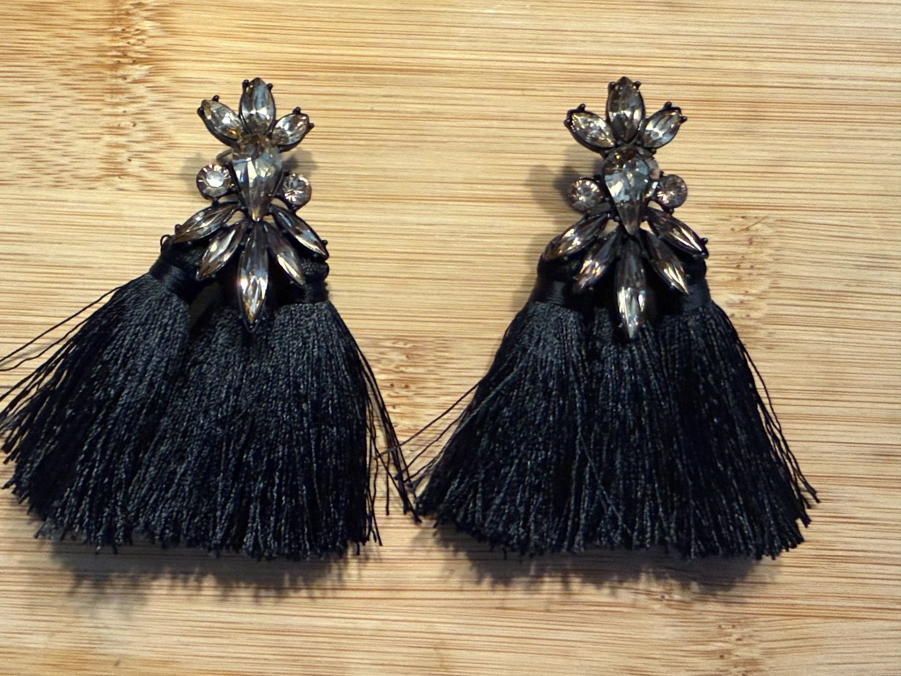 Ohrringe & -stecker: Modeschmuck - Quasten Ohrringe schwarz – Gebraucht aus Basel von zukk_