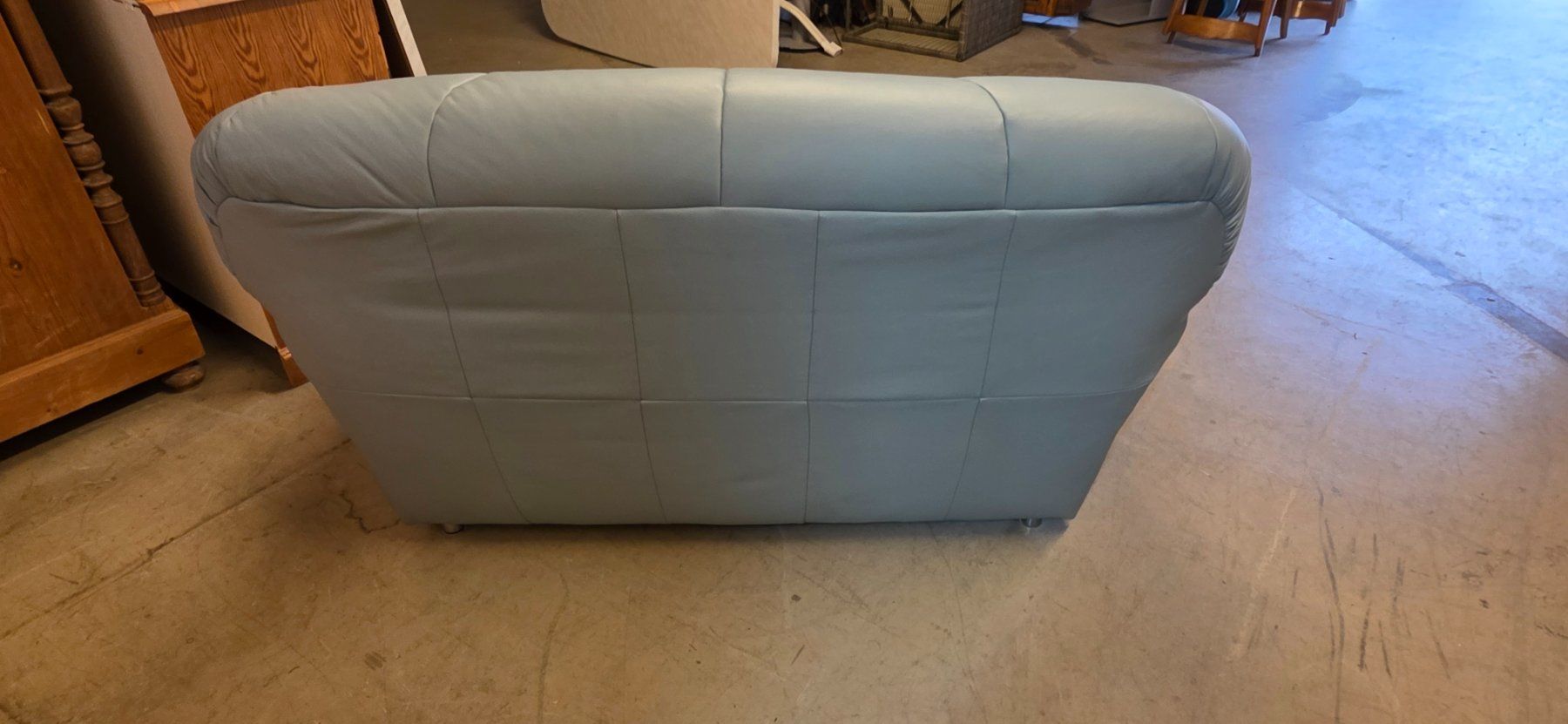 Divani: 2x 2er Sofa-Set aus hellblauem Echtleder, – Usato da Wittenbach venduto da gruezi-schwiz 2