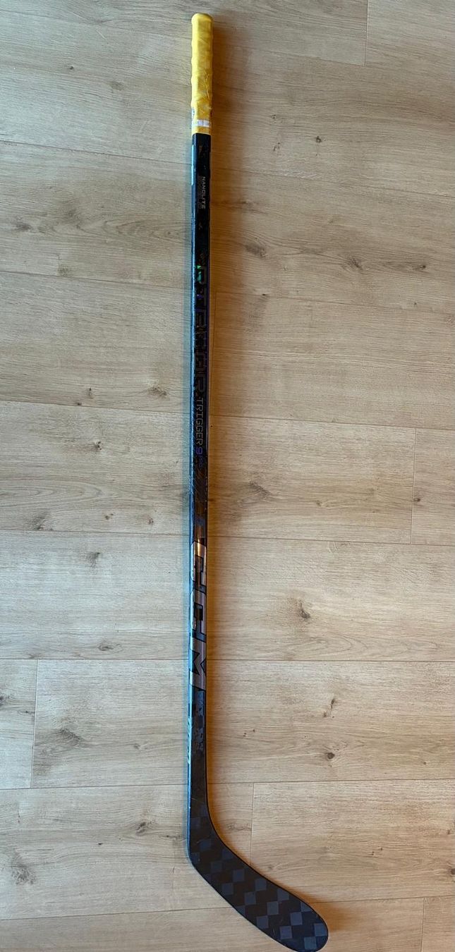 Ccm Bastoni & Pale: bâton de hockey CCM Ribcor Trigger 9 Pro – Usato da Plan-les-Ouates venduto da fju_l62y 3