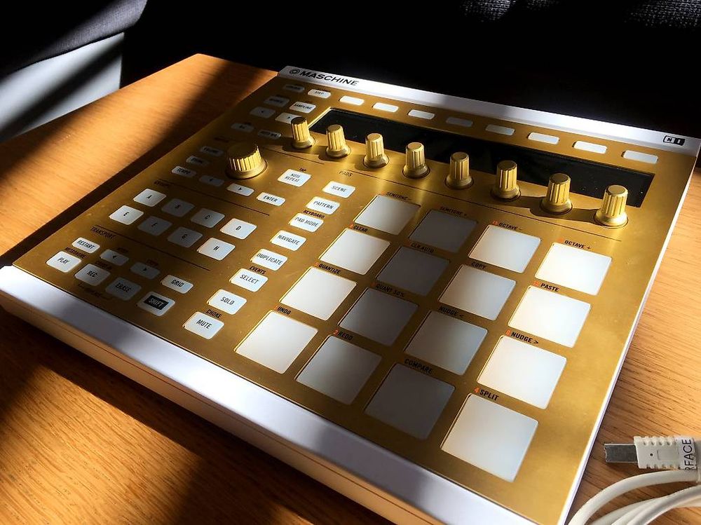 Strumenti musicali: Native Instruments Maschine mk2 - mit Lizenz-Transfer-ID – Usato da Romanshorn venduto da Michaelo 1