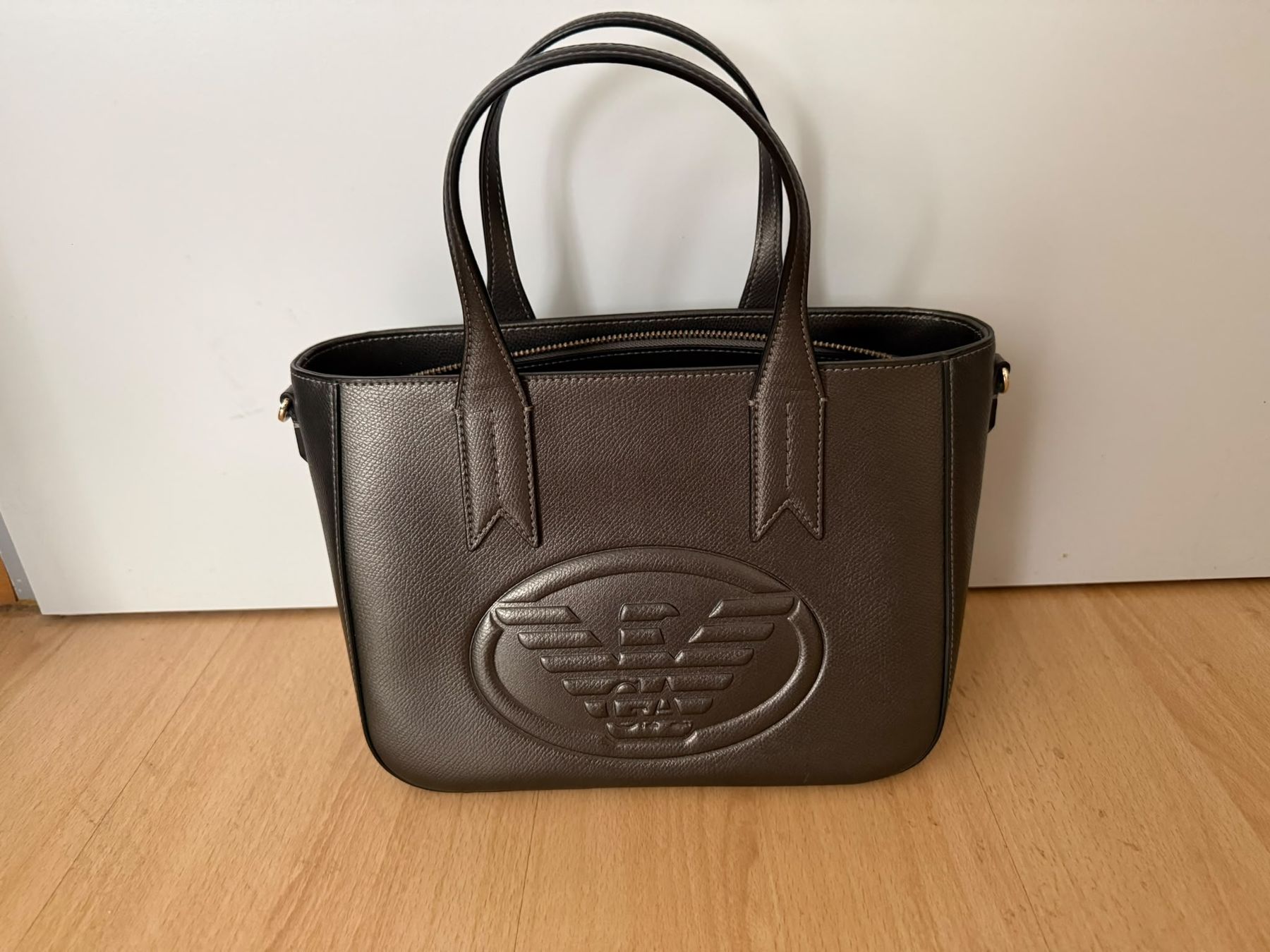 Taschen für Damen: Damen Handtasche metallic armani – Neu (gemäss Beschreibung) aus Windisch von Europapark18