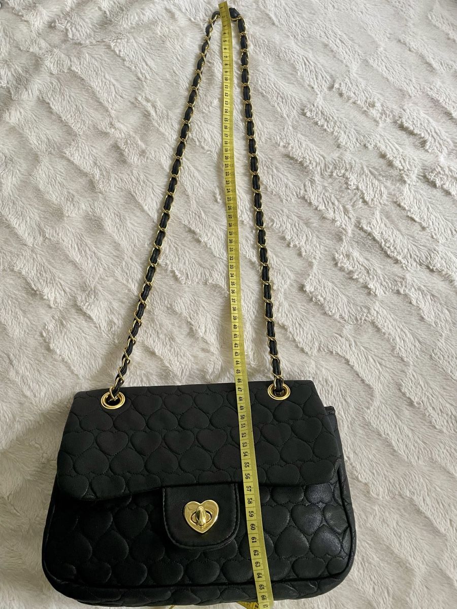 Taschen für Damen: Schwarze Handtasche mit goldener Kette & Herzchen – Gebraucht aus Zürich von MarciaBraz 5