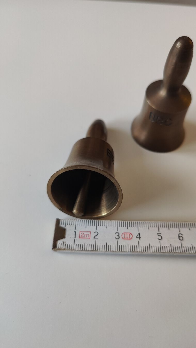 Campanacci mucche: Zwei kleine Messing Glöckchen BBC (W7) – Usato da Neuenhof venduto da bro_9zsg 3
