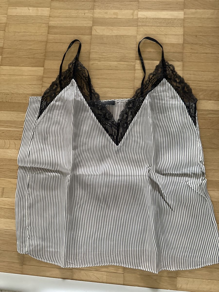 Maje Top: MAJE Top schwarz-weiss, mit Spitzen, NEU – Nuovo (secondo la descrizione) da Dübendorf venduto da Bella1177