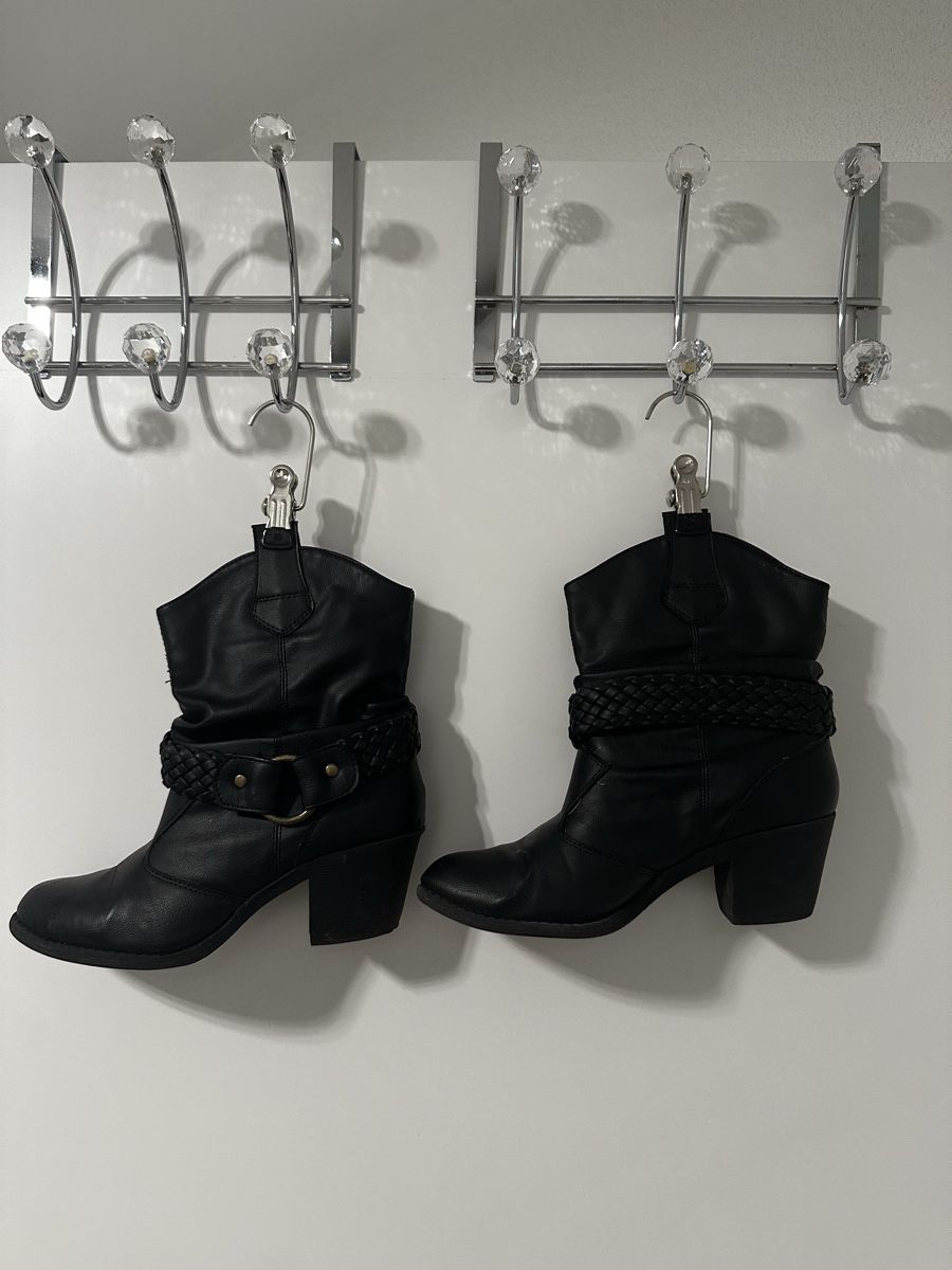 Chaussures femmes: Schwarze Damen Winterstiefeletten Gr. 40 bpc – D'occasion à Eglisau par Brewster1