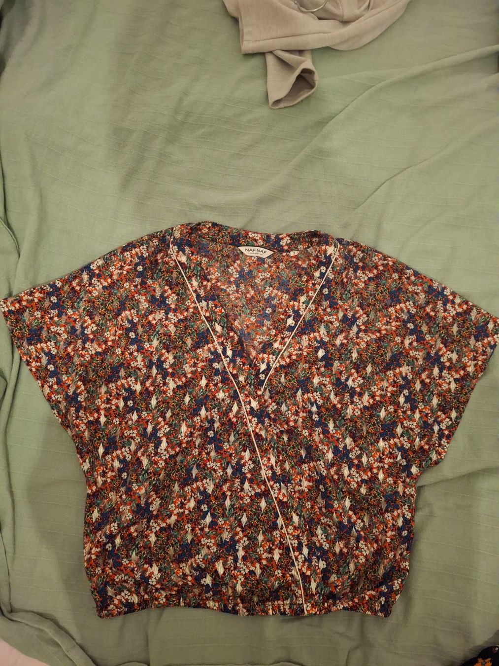 Nafnaf Camicette: Bluse Blumen Naf Naf – Usato da Zürich venduto da etso