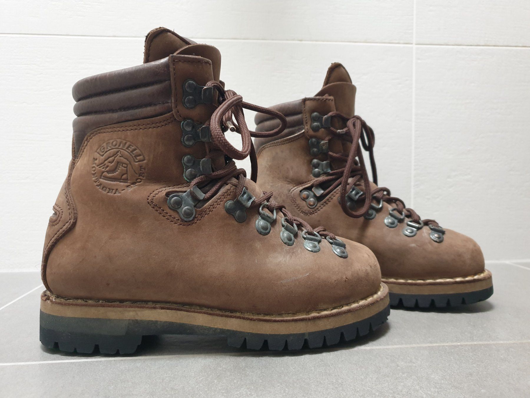 Herrenschuhe: Chaussures Gro-nell T36 – Gebraucht aus Lausanne von lae_c5zc 2