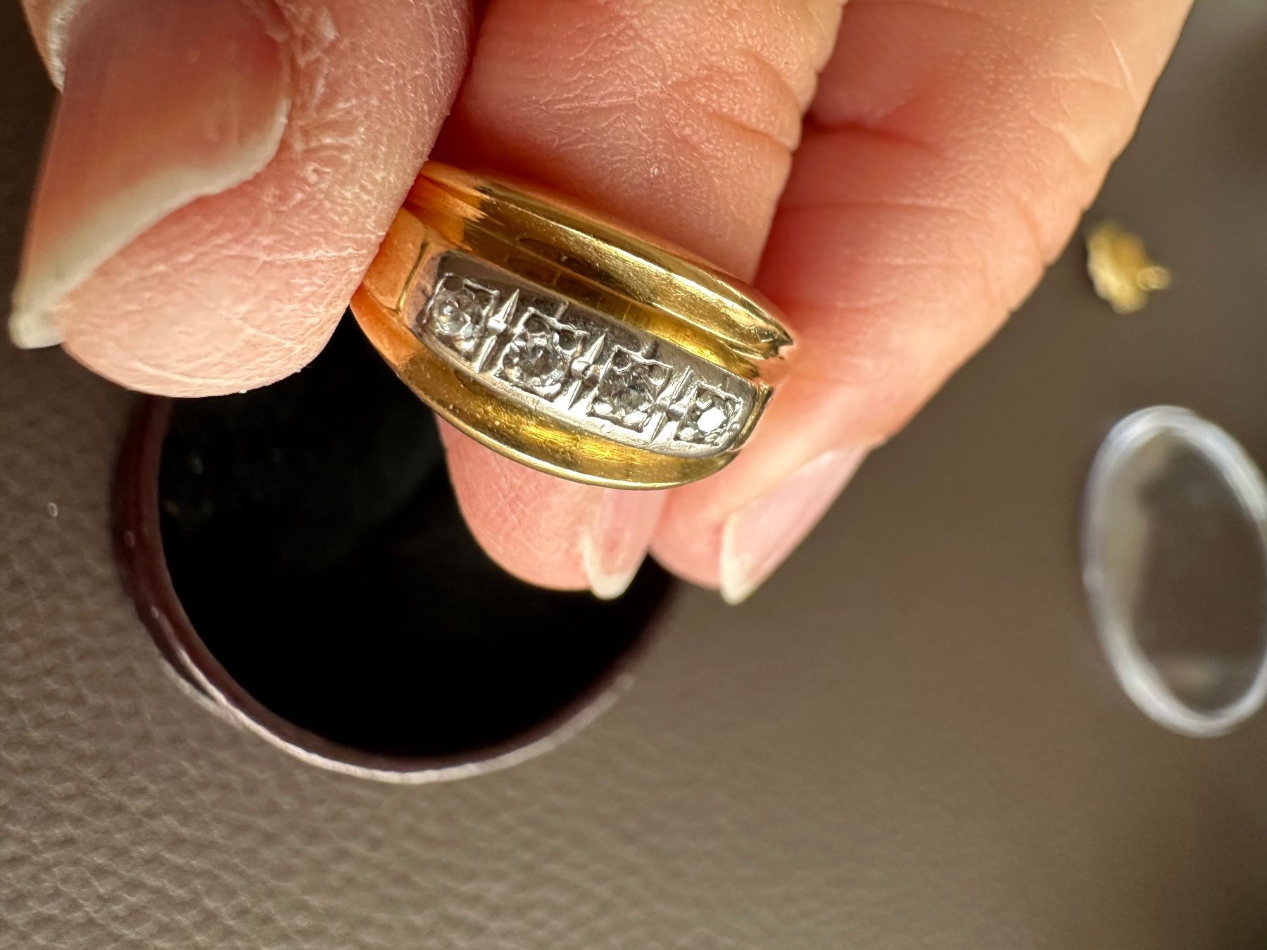 Ringe: Goldring mit Diamanten, Gold 750 – Gebraucht aus St. Gallen von schneestern1111 1