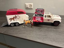 Schleich Horse Club Mobile Tierärztin mit Anhänger