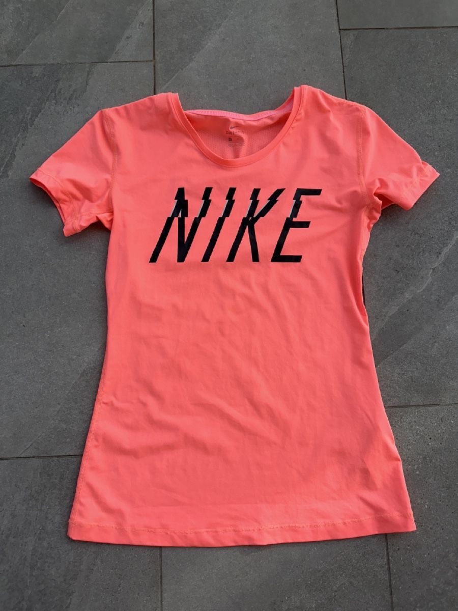 Nike T-shirt: Nike T-Shirt Gr. L  – Usato da St. Gallen venduto da mai_gd7k