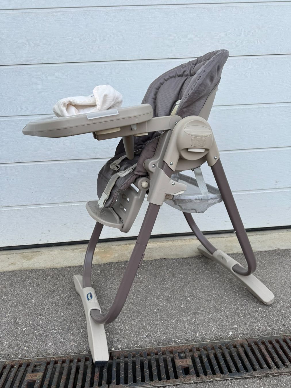 Chicco Seggioloni: Chaise haute Chicco (modèle Polly magic) – Usato da Cottens FR venduto da d52461 1