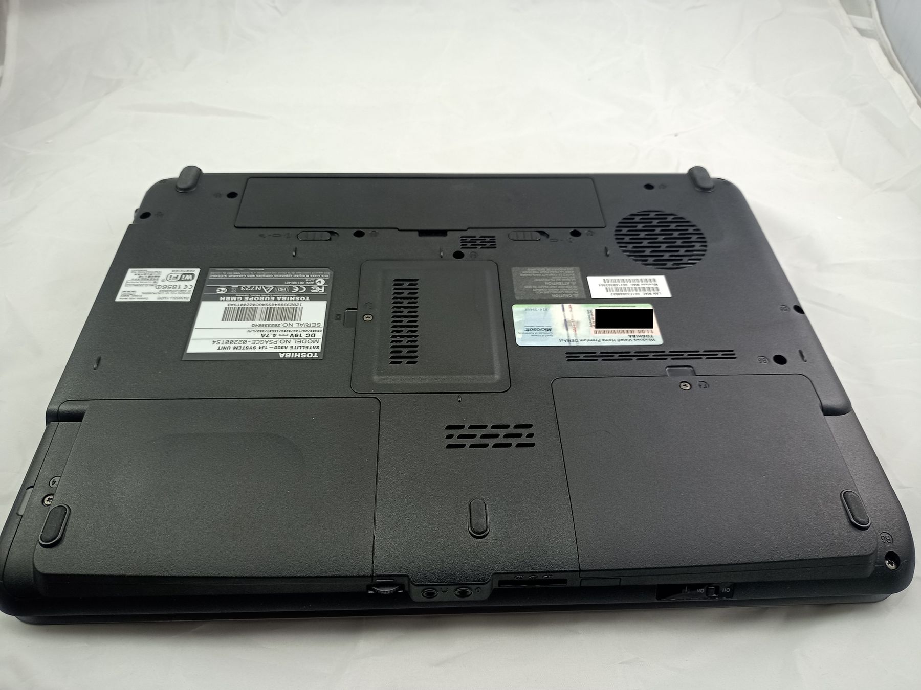 Portables: Toshiba Satellite A300-1J4 Notebook – D'occasion à Buchs AG par SellAndBuyX 6